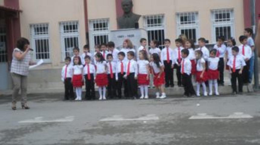 Miniklerden yıl sonu g&ouml;sterisi