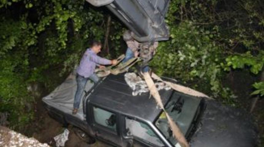 Orman aracı şarampolden u&ccedil;tu!