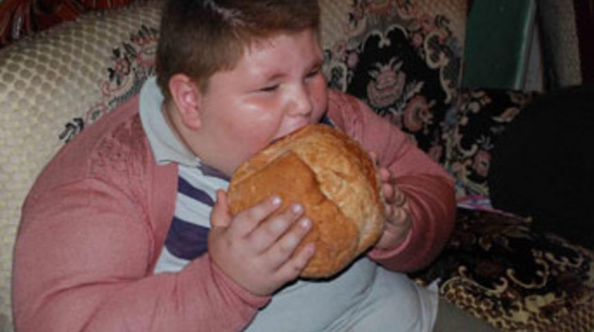 9 yaşındaki obez &ccedil;ocuk hayatını kaybetti