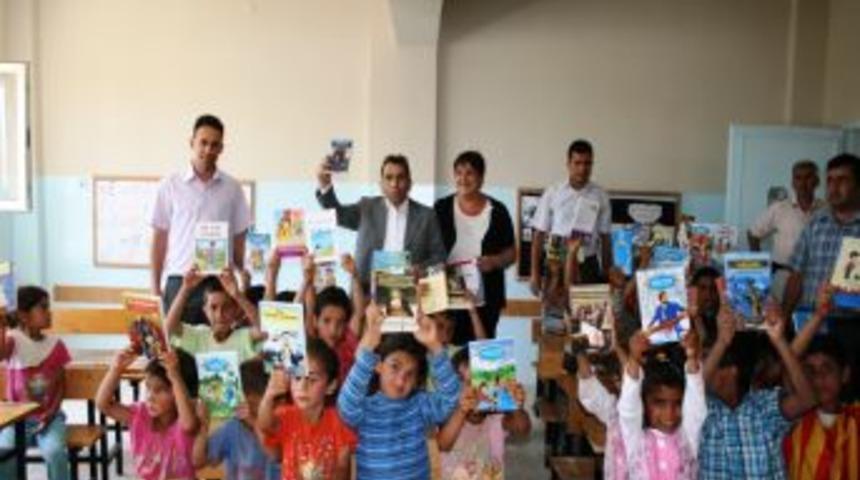 Merter'den Şanlıurfalı 3 bin 400 &ouml;ğrenciye kırtasiye yardımı