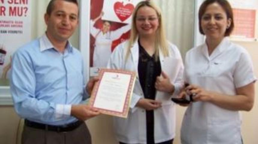 Kan bağış&ccedil;ılarına madalyalı teşekk&uuml;r