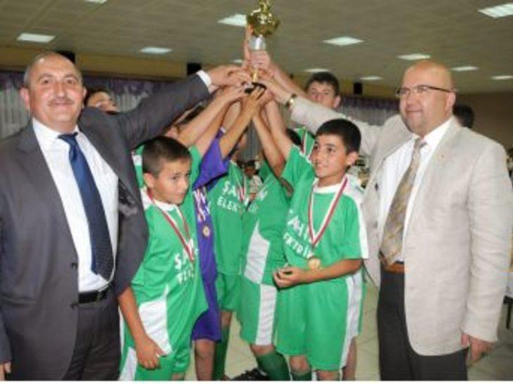 Semtlerarası Futbol Turnuvası'nın şampiyonu Kanlıca mahallesi oldu