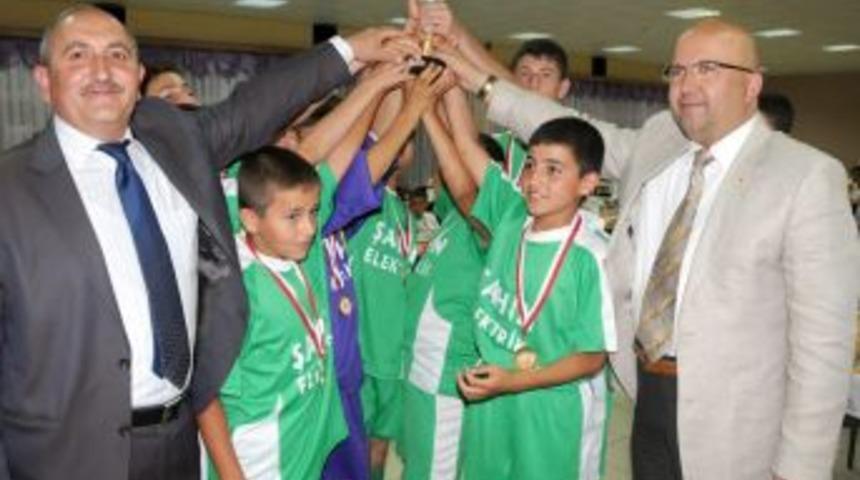 Semtlerarası Futbol Turnuvası'nın şampiyonu Kanlıca mahallesi oldu