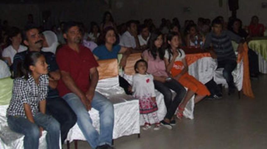 Yeni Mahalle Lisesi'nde yıl sonu gecesi