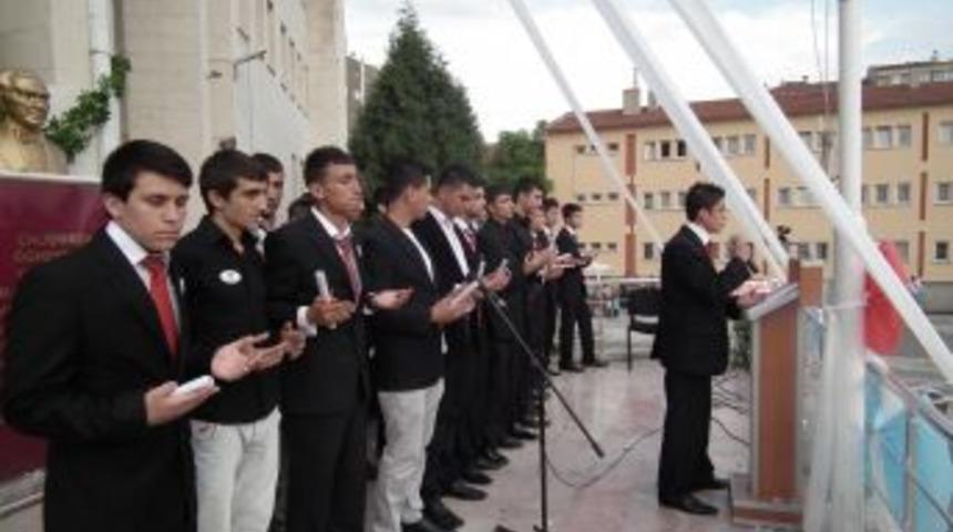 Sarar Anadolu İmam Hatip Lisesi&rsquo;nde mezuniyet coşkusu