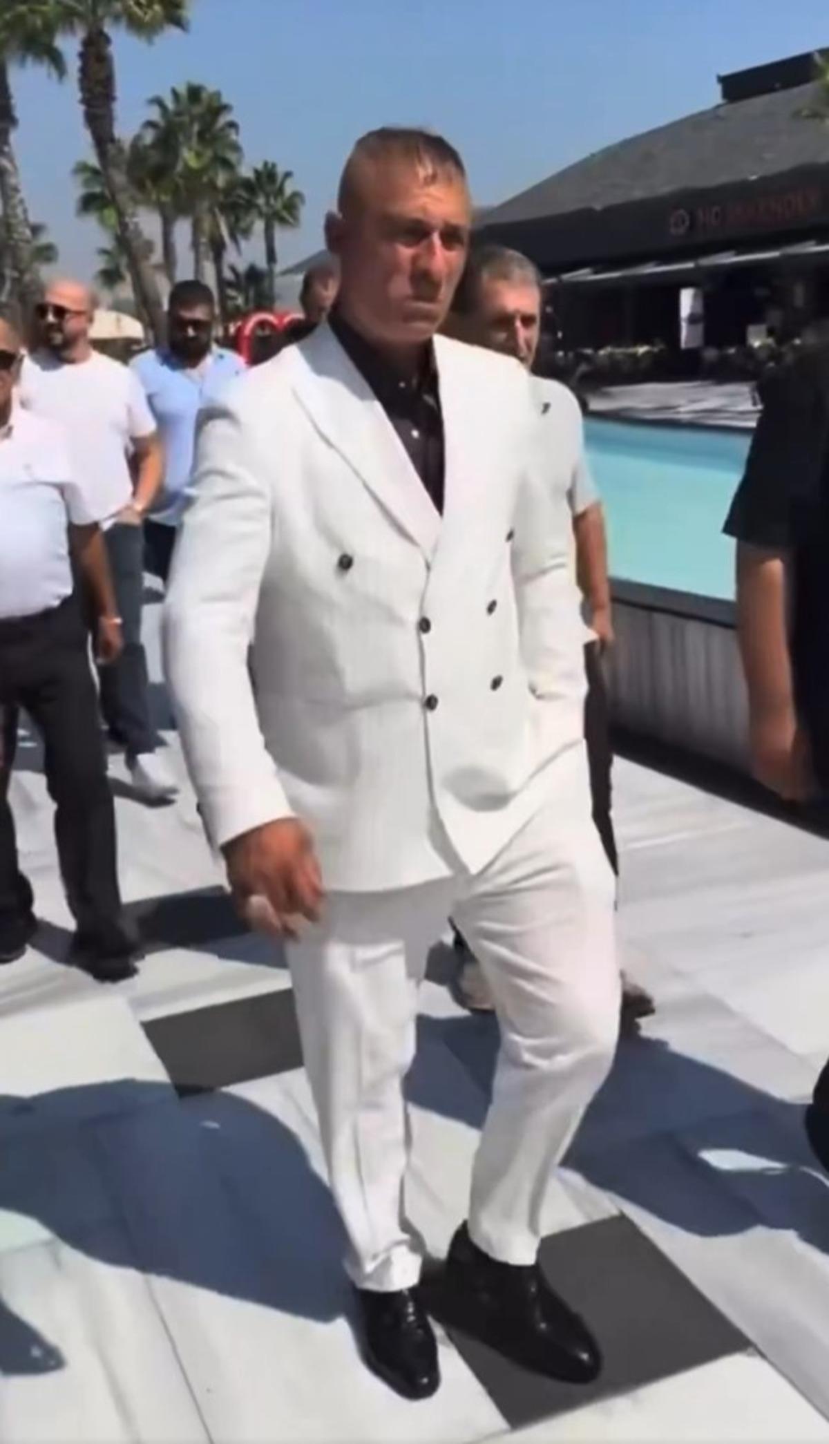 Koruma ordusuyla y&uuml;r&uuml;yorlar! Mafyatik g&ouml;r&uuml;nt&uuml;ler i&ccedil;in harekete ge&ccedil;ildi: Vanlı Kara Haydar ın ardından o isim de g&ouml;zaltında 1