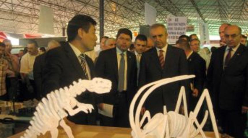 Mesleki eğitim ve sanayi &uuml;r&uuml;nleri g&ouml;r&uuml;c&uuml;ye &ccedil;ıktı