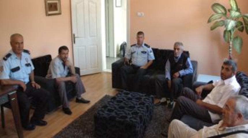 Polis, cenaze taşıyan hacizli otob&uuml;s&uuml; bağlamadı