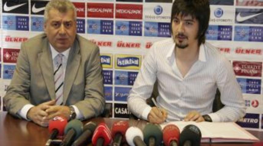 Trabzonspor, Tolga Zengin ile s&ouml;zleşme yeniledi
