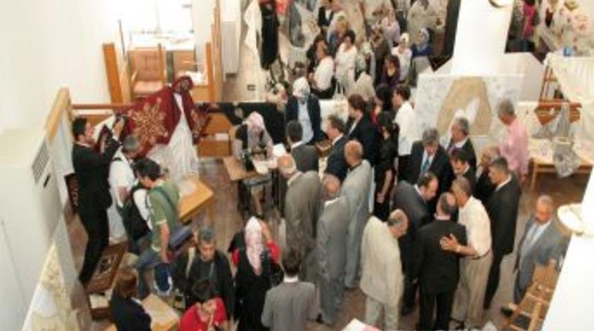 Kursiyerlerin eserleri yıl sonunda beğeniye sunuldu