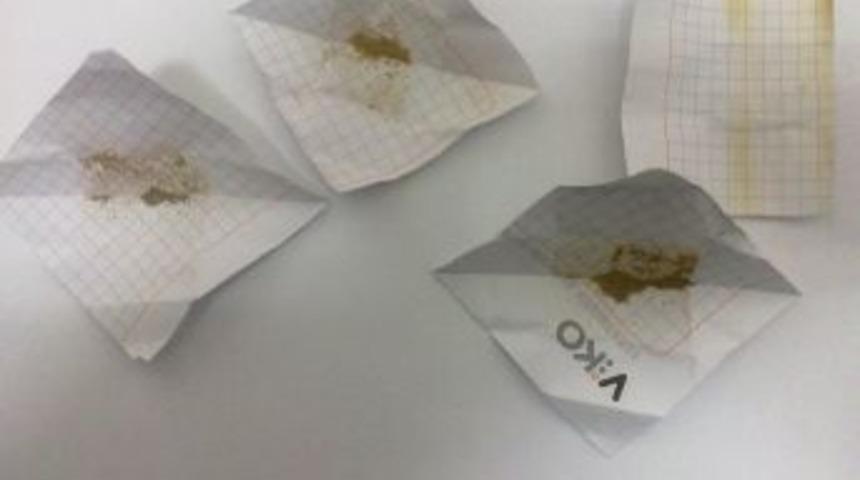 &Uuml;&ccedil; gram eroin ele ge&ccedil;irildi