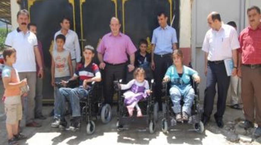 Sason'da y&uuml;r&uuml;me engelli 3 &ccedil;ocuğa ak&uuml;l&uuml; ara&ccedil; verildi