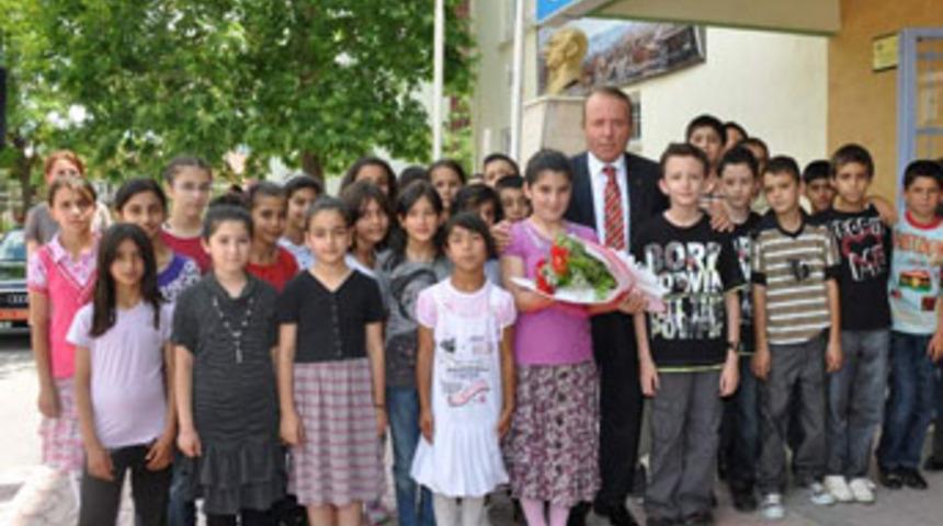 Vali Oğuz'dan okul ziyareti