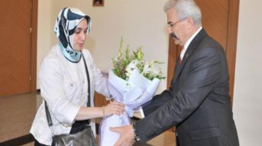 Vali Cerrah: Girişimcilik ruhunun artması i&ccedil;in hanımlara &ccedil;ok iş d&uuml;ş&uuml;yor