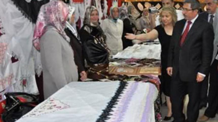 El emeği g&ouml;z nuru eserler sergilendi