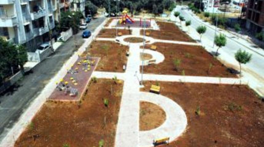 Seyhan Belediyesi'nin yeşil alan &ccedil;alışmaları s&uuml;r&uuml;yor