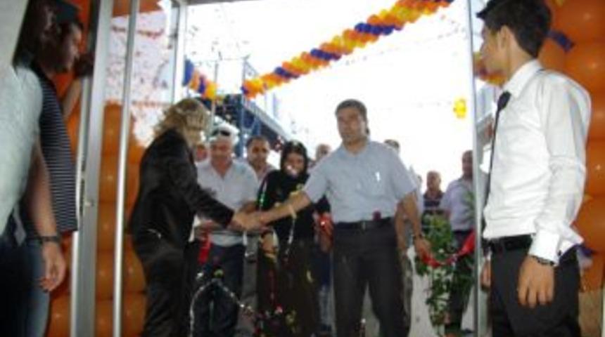 Silopi'de dev mobilya mağazası a&ccedil;ıldı