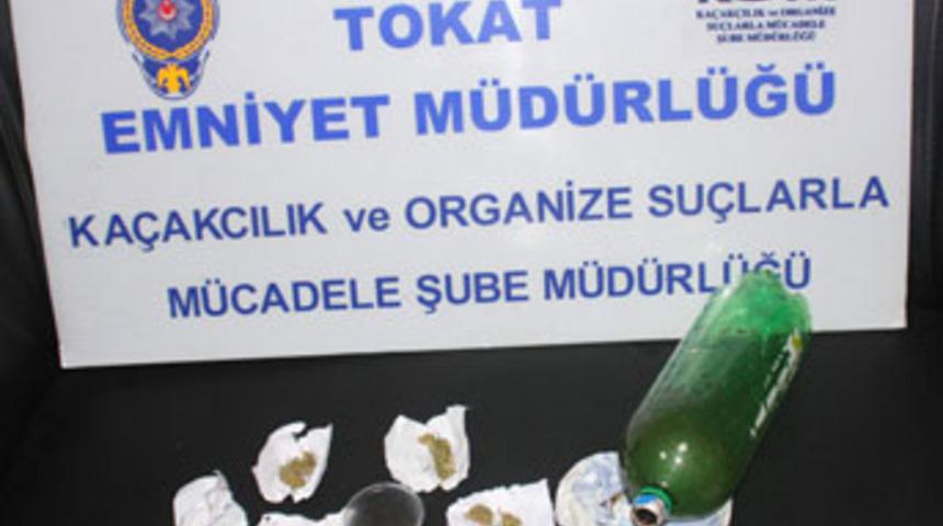 Esrar partisine polis baskını