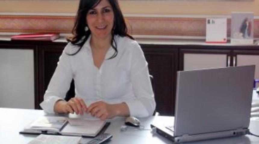 Kazada anne &ouml;ld&uuml;, iki &ccedil;ocuğu yaralandı