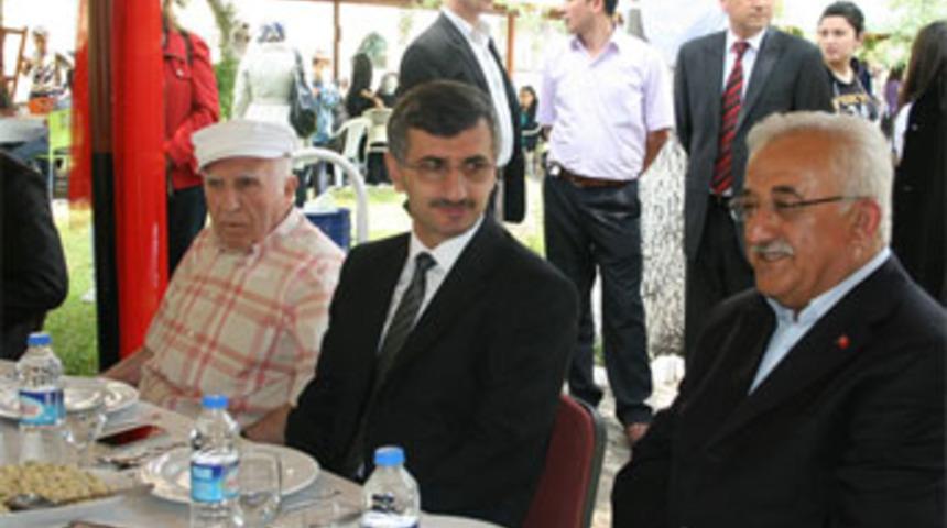 "Başarı" pilav g&uuml;n&uuml; ile kutlandı