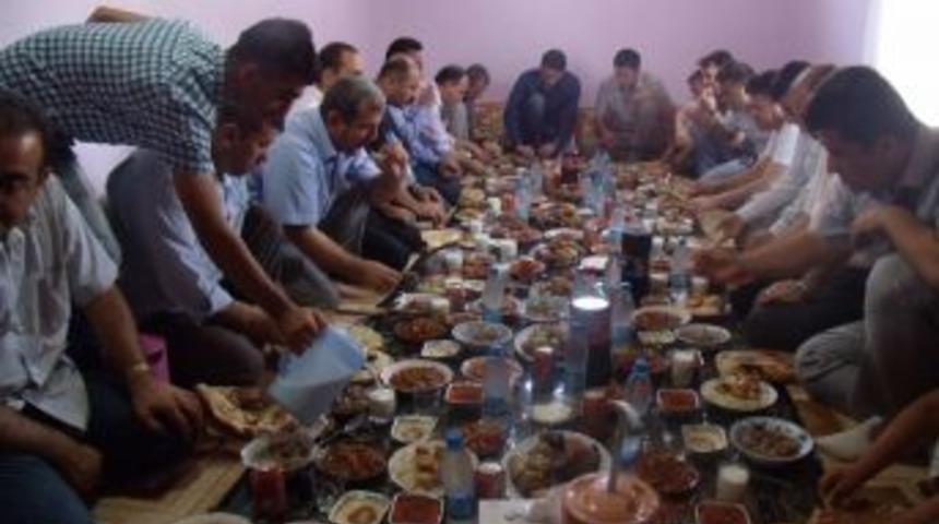 Yurt saldırısında yaralanan Fehmi Fidan&rsquo;ın babası 'vefa yemeği' verdi