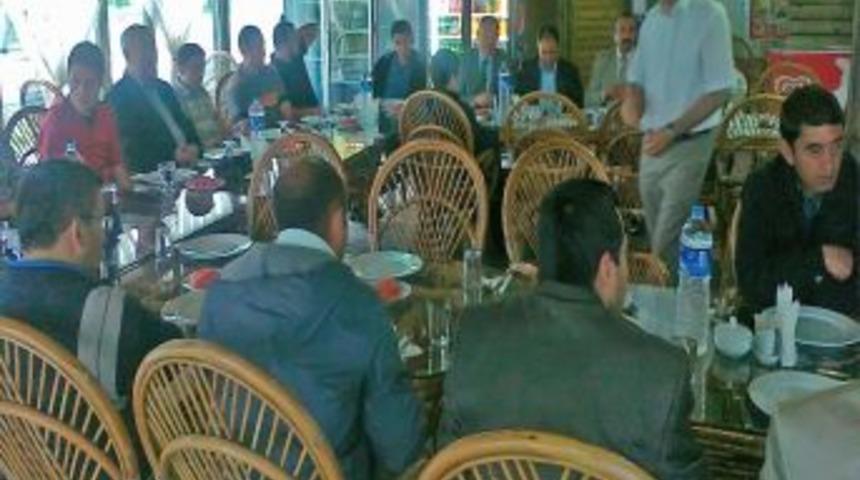 Yozgat Eğitimciler Derneği &uuml;yeleri yemekte buluştu