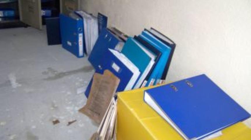 G&ouml;rdes Devlet Hastanesi'nin odalarını &ccedil;atıdan gelen sular bastı