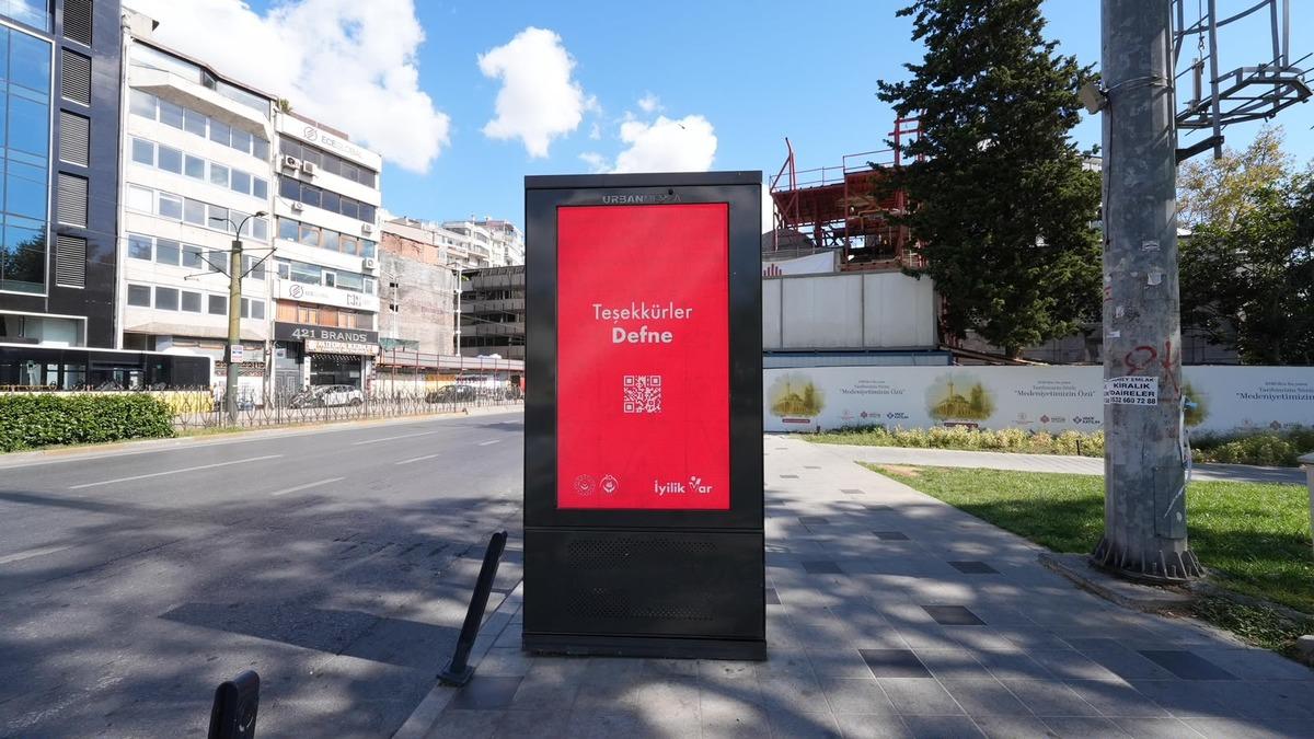 81 ildeki billboardlarda yer alan QR kodlu mesajlar merak uyandırdı 1