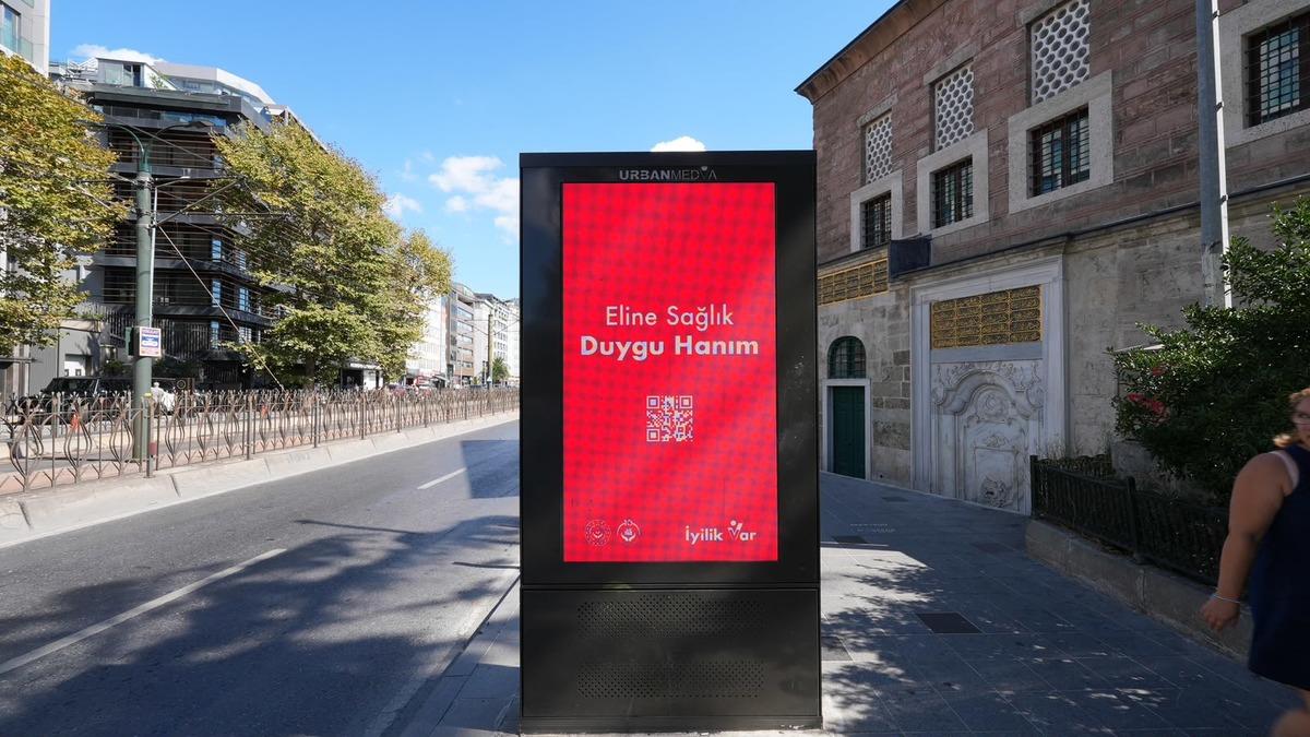 81 ildeki billboardlarda yer alan QR kodlu mesajlar merak uyandırdı 2