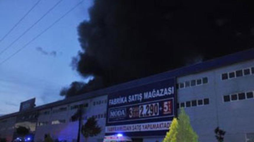 Mobilya mağazasında yangın: 9 yaralı