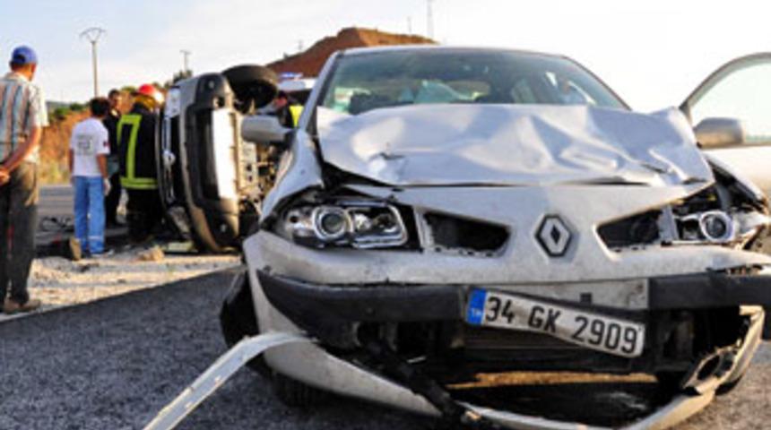 Çanakkale'de trafik kazası: 1 ölü, 2 yaralı