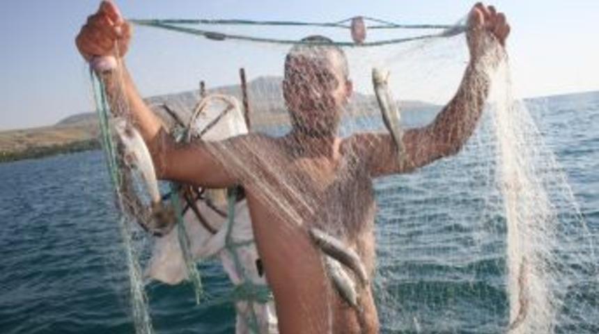 Van G&ouml;l&uuml; balık&ccedil;ıları 'rastgele' dedi