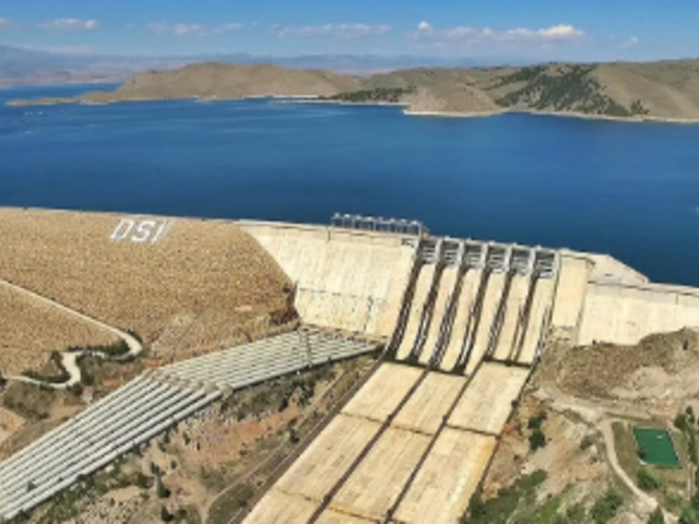 Keban HES 52 yılda yaklaşık 294 milyar kilovatsaat enerji &uuml;retti