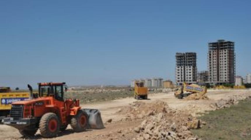 Şahinbey Belediyesi imarlı konutlara yol yapıyor