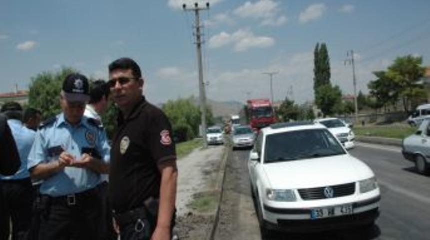 Kırşehir'de yakalanan Conolar dikkat &ccedil;ekmemek i&ccedil;in l&uuml;ks otomobillere binmiş