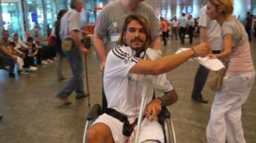 Avusturya kampında sakatlanan G&uuml;l&uuml;m tedavi i&ccedil;in İstanbul&rsquo;a geldi