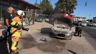 Belen’de otomobilin motorundan alev yükseldi