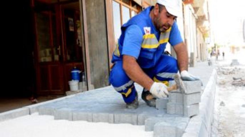 Şehitkamil'de kilit taşı d&ouml;şeme &ccedil;alışmaları s&uuml;r&uuml;yor