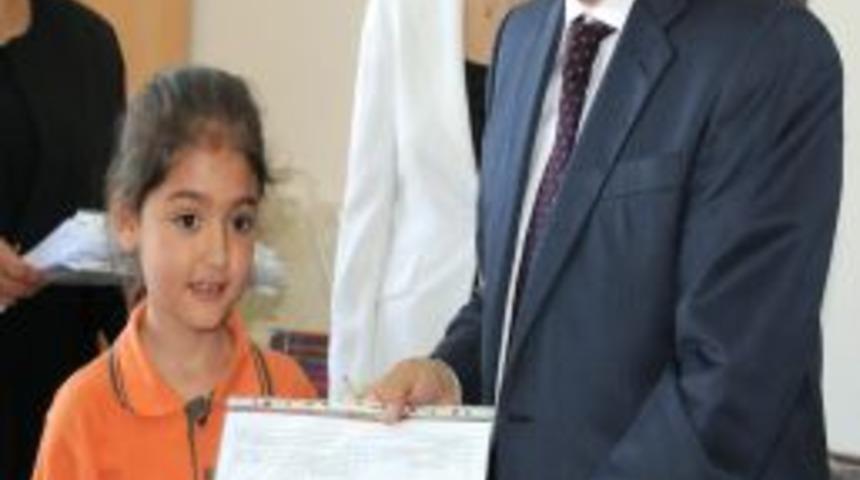 Vali: Karnesinde d&uuml;ş&uuml;k not olan &ccedil;ocukları cezalandırmayın