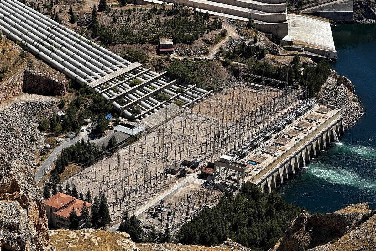 Keban HES 52 yılda yaklaşık 294 milyar kilovatsaat enerji üretti 2
