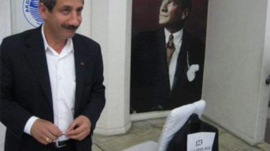 İsa G&ouml;k, &Ccedil;ağlayan&rsquo;ın takım elbisesini aldı