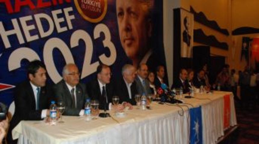 &Ccedil;elik: Halk kara kaşımıza değil, hizmeti ayaklarına serdiğimiz i&ccedil;in oy verdi