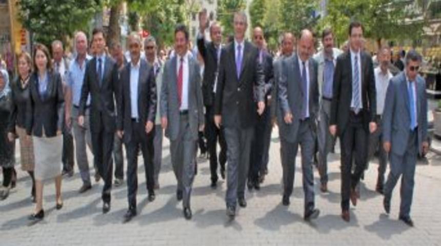 AK Parti'li Deneme&ccedil;: Bu başarının d&uuml;nyada &ouml;rneği yok