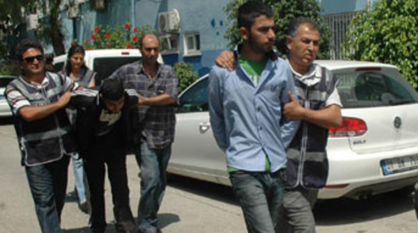 Hırsız kiralayıp &ouml;ğretmeninin evini soydurdu