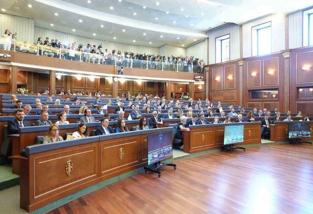 Kosova&rsquo;da meclis başkanı yeniden Albulena Haxhiu oldu 1