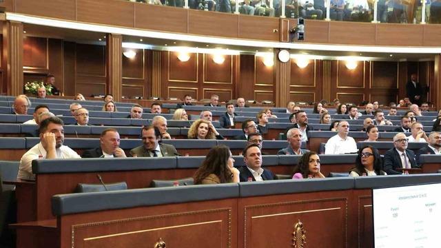 Kosova’da meclis başkanı yeniden Albulena Haxhiu oldu