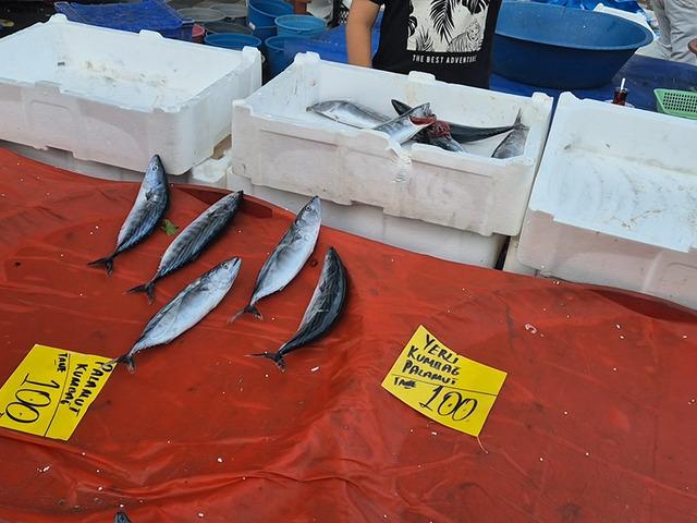 Esnaf akşam saatlerinde fiyatı daha da d&uuml;ş&uuml;rd&uuml;
