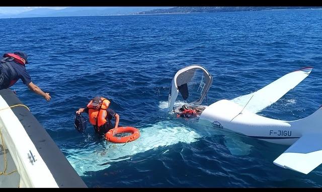 G&uuml;rcistan&rsquo;dan kalkan u&ccedil;ak Rize&rsquo;nin Pazar il&ccedil;esi a&ccedil;ıklarında denize acil iniş yaptı 3