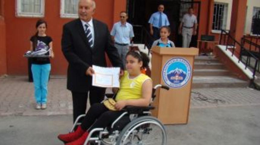 Kocasinan Belediyesi parklarda karne hediyesi hazırladı