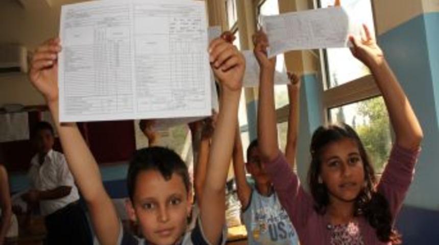 Adana'da 472 bin &ouml;ğrenci karne aldı